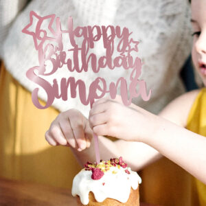 cake topper compleanno, sopra torta nome personalizzato compleanno